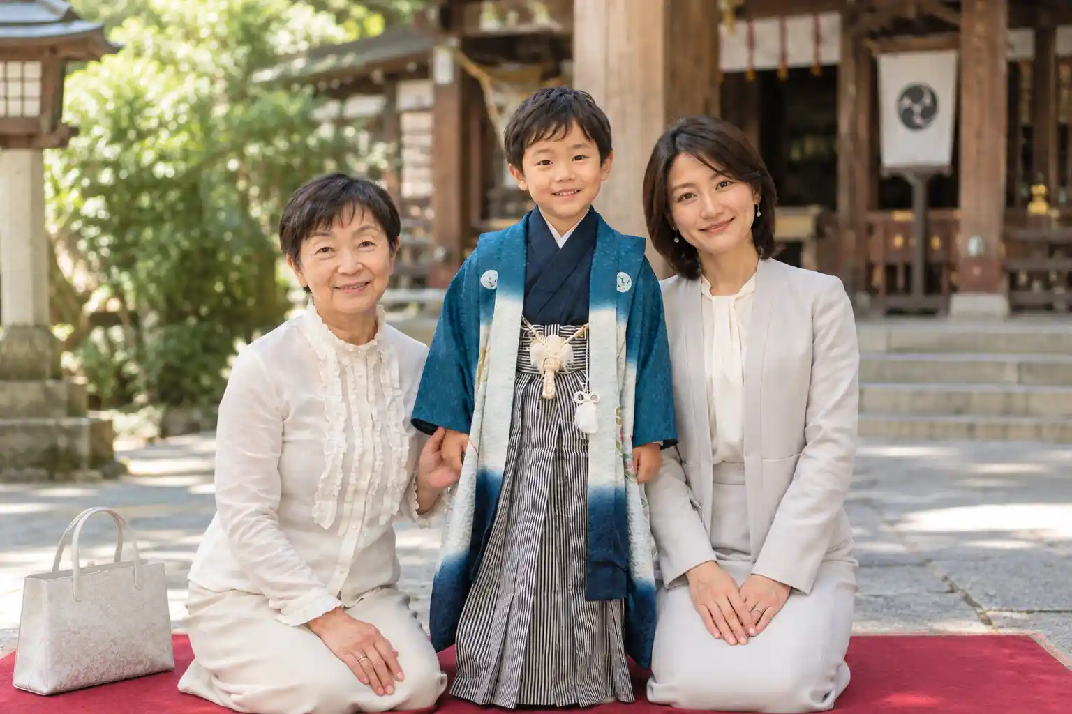 5歳七五三神社での家族写真